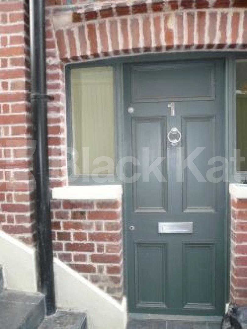 			BEAUTIFUL ROAD!!!, 4 Bedroom, 1 bath, 1 reception Flat			 Avenue Road, CROUCH END/HIGHGATE N6